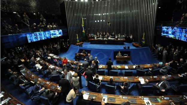 Imagem da sessão plenária do Senado tomada durante o voto da destituição contra o presidente suspendido Dilma Rousseff, no Senado em Brasília, o 31 de agosto de 2016.