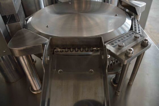 Bom preço Máquina de enchimento automática da cápsula do pó com 200 cápsulas/minuto on-line